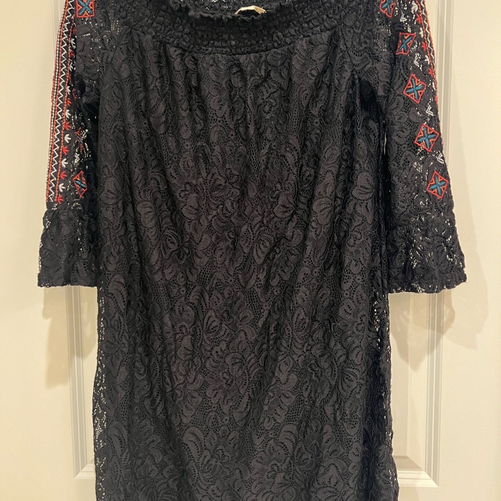 Medium Lacey black dress